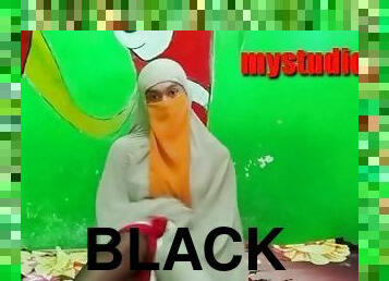 HIJAB NIQAB MASTURBATION WITH MUKENA AND BLACK STOCKING  MENGELUARKAN AIR KENIKMATAN