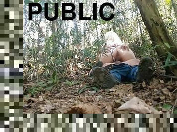 Câmeras do parque flagram casal fazendo sexo em público
