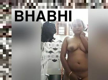 Today Exclusive- Desi Bhabhi Record Her Bathing Video For Lover