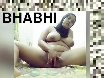 Today Exclusive- Paki Bhabhi Showing Nude Body