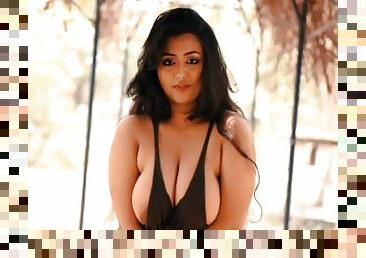 Beautiful Busty Bhabhi Outdoor Saree Photoshoot