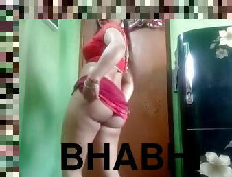 Young Dancing On - Desi Bhabhi And Live Cam