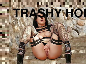 Trashy hoe is trashy