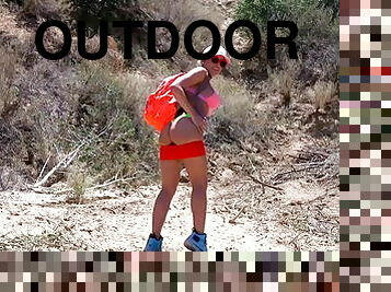 Latina hiker makes outdoor sextape