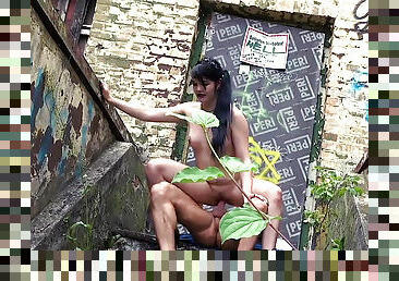 Amateur sex in an abandoned building with Doreen