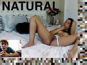 Jaye Summers masturbates on a web cam