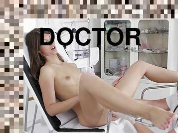 Kinky doctor bangs sexy brunette patient in his office