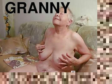 OmaGeiL Real Granny Juicy Twat Closeup Video