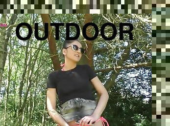 Julia - Outdoor Audition