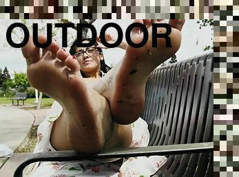 Latina hot vixen outdoor foot fetish solo