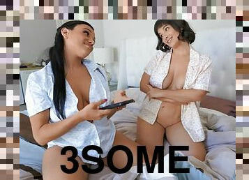 LaSirena69 & Mona Azar share throbbing cock