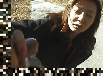 Amateur girlfriend Maria Yuki goes down on a stranger outdoors