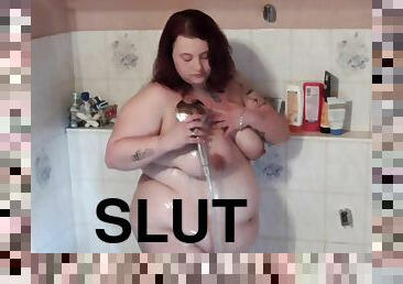 Solo slut Violett Porn spreads her legs to pleasure her fat pussy