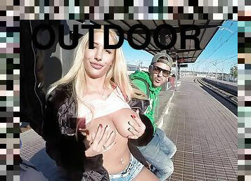 Hot blonde girlfriend Kyra Hot enjoys sucking a dick in outdoors