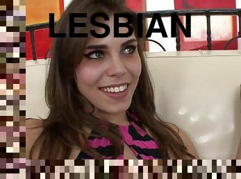 Young Lesbian Pussy-Licker Gives Heavenly Pleasure To GF