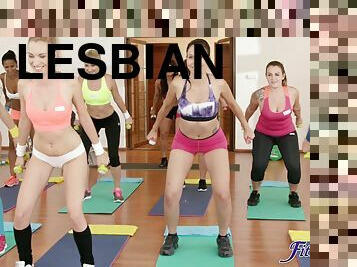 כוס-pussy, ספורט, בין-גזעי, לסבית-lesbian, שלישיה, חדר-כושר