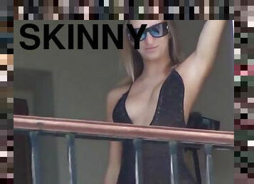Skinny German Gf wird auf einem winzigen Balkon anal