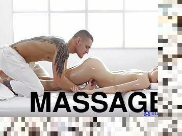 Tattooed dude gives a back massage and fucks Mishelle Klein