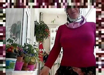 Turkish granny in amateur video