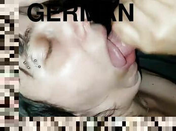 Nutte ins cumshot Gesicht german gespritzt