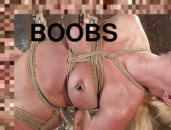 gros-nichons, mature, milf, jouet, hardcore, bdsm, esclave, doigtage, gode, seins