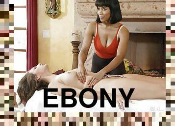 Ebony beauty Jenna Foxx gives massage with a happy end to Bella Rolland