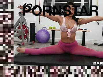 Katana Kombat enjoys the best fuck at the gym with her trainer