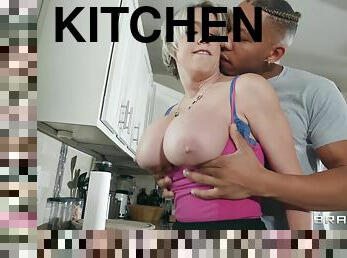 Kitchen fuck and a huge cumshot in mouth for slutty Dee Williams