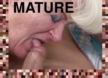 Mature amateur granny Lennora bounces on a stiff cock