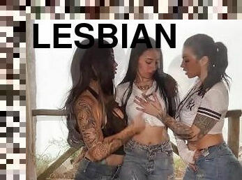 pillu-pussy, ruikkiminen, remmidildo, anaali, lesbo-lesbian, äityli, hieronta, kaksinpeli, dildo, metsä