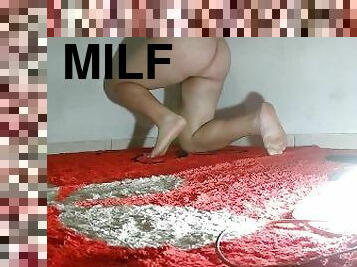 Look at this hot bisexual milf's ass