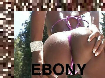 Ebony moans in pleasure while getting a hardcore throbbing in a close up shoot