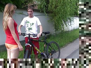 Teens ride their bike into the woods so they can fuck