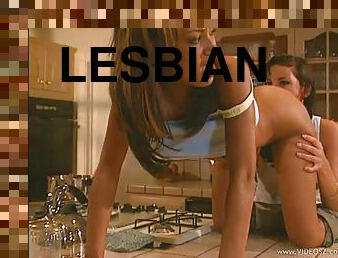 Lesbian hotties eat that pussy on the kitchen counter