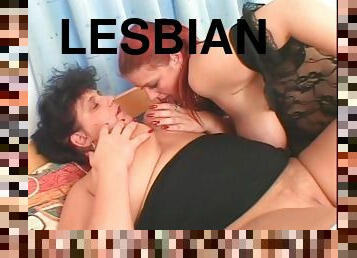 BBW lesbian in pantyhose gets peachy twat dildoed