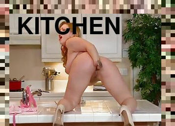 Squirting mom makes a mess on her kitchen counter