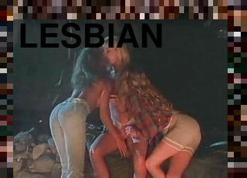 Wild lesbian Racquel Darrian pussy licked in fff scene outdoor