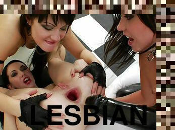 Lots of anal licking and drilling in this wild lesbian threesome