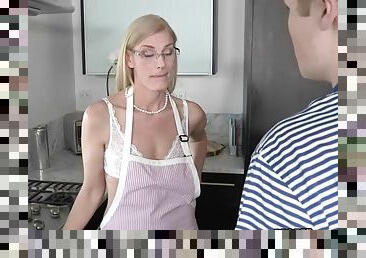 Hot blonde mom need fresh meat