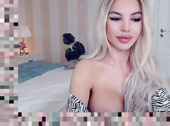 Hot free cam show blonde amateur with big boobs