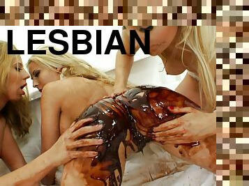 Messy lesbian group sex going on in this video