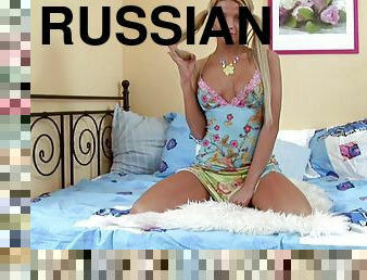 Randy Russian girl Elisaveta Gulobeva stimulates her glorious pussy