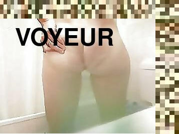 Voyeur Video Shows A Babe's Big Ass In The Shower