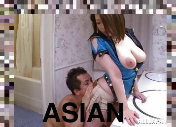 They don't need a bed, this Asian couple fucks in a bathroom