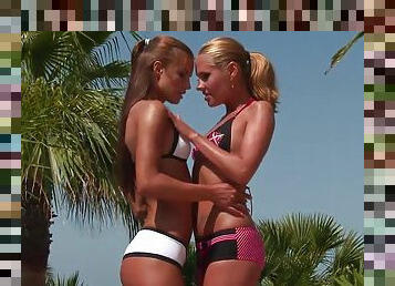 Susane And Suzie Carina In Outdoor Hardcore Lesbian Fuck Action