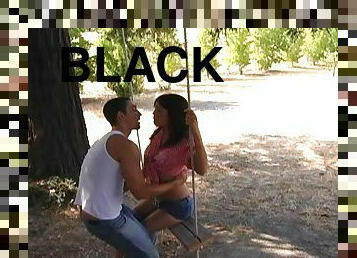 Kelly Summers and Peter Black fuck hardcore in the park