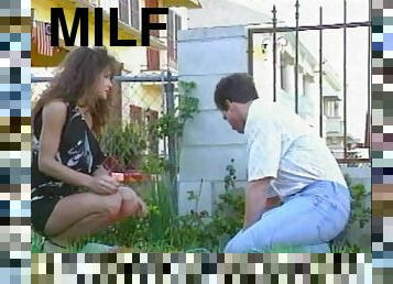 Dark-haired milf Teri Weigel gets fucked in retro sex clip