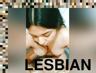 Lesbiana Real Chupando Y Lamiendo Una Tetas Enormes