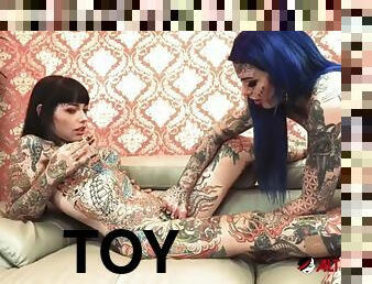 Tattooed babes Amber Luke and Tiger Lilly play with toys