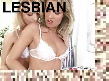 Lesbian babes go pussy to pussy with their double ended dong